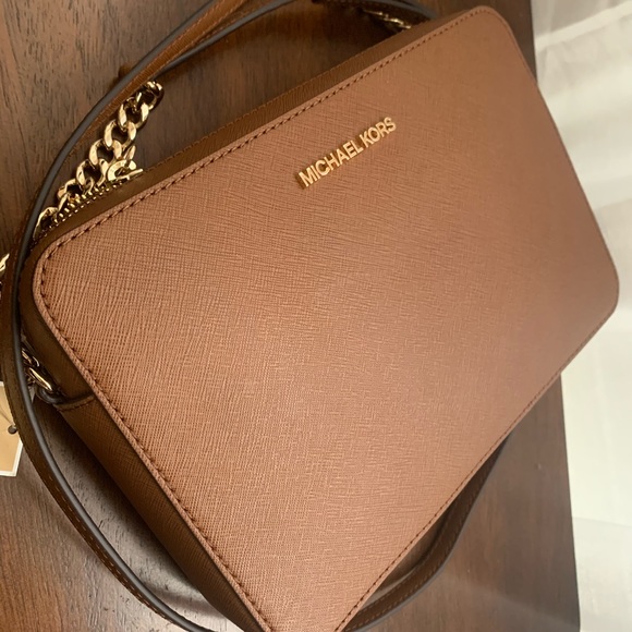 HP😍  New mk😍 large ew crossbody - Picture 8 of 8